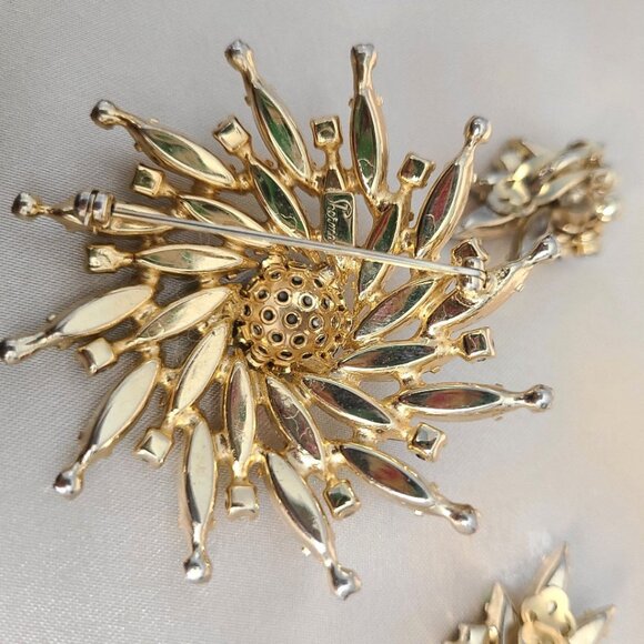 Vintage Sherman Pinwheel Design Brooch & Clip-On Earring Set - Picture 3 of 11